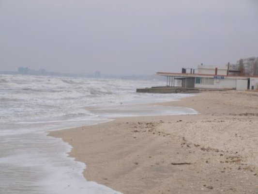 Marea Neagră acoperă periculos de mult plajele litoralului românesc